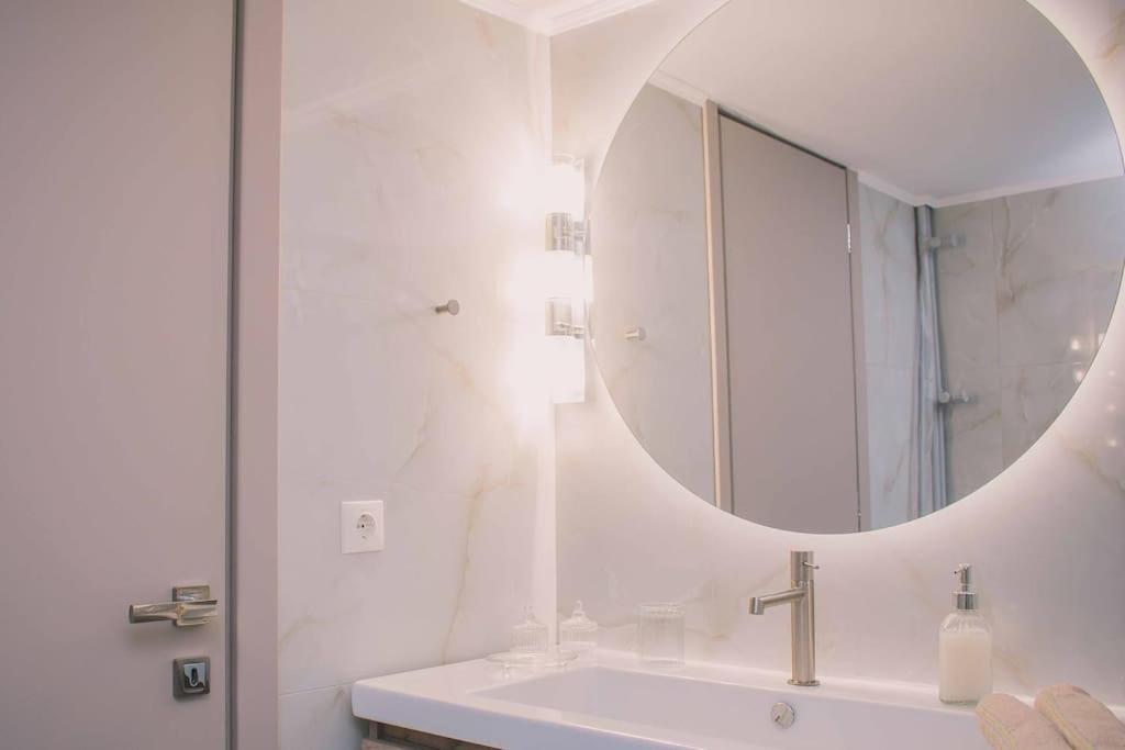 Theasis Luxury Apartment *
